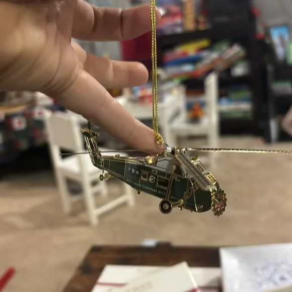 White House Christmas Ornament 2019 - Picture 3 of 4